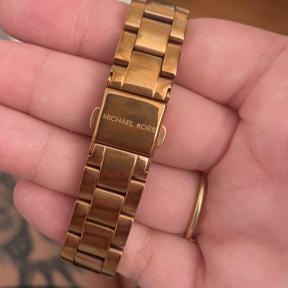 Micheal Kors watch - Picture 2 of 2